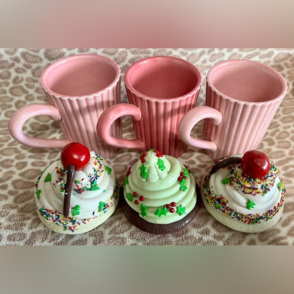 Christmas Cupcake Shape Coffee Mug Cup By Ganz Whipped Cream Holly Lid 3pc - Picture 4 of 13